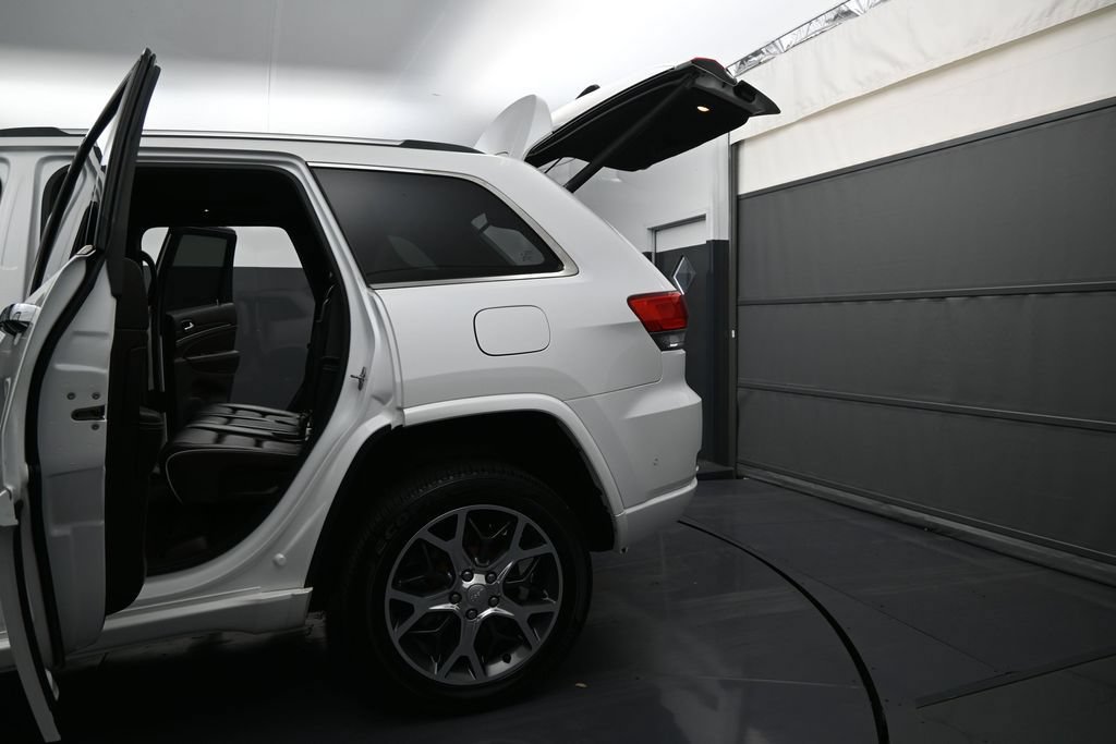 Used 2019 Jeep Grand Cherokee Overland AWD/4WD image 12
