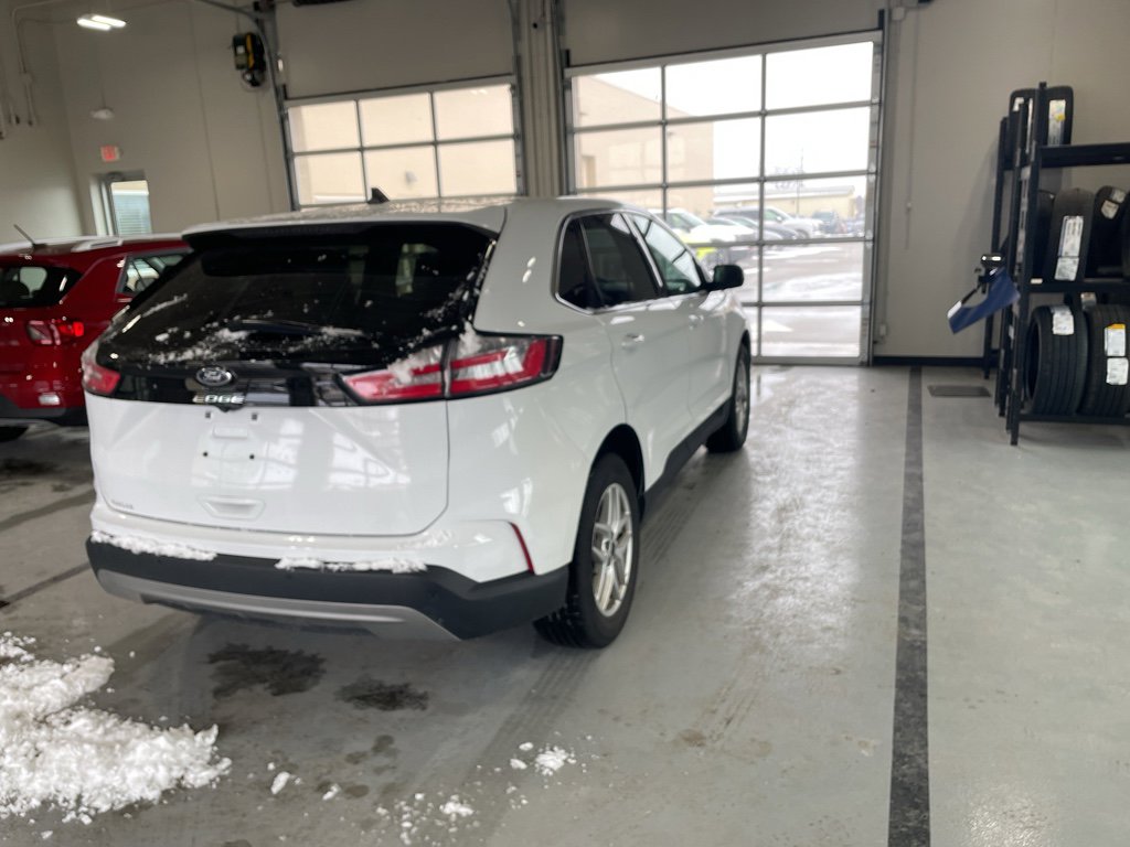 Used 2023 Ford Edge SEL image 5