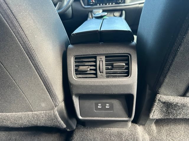 Used 2025 Nissan Rogue SV FWD image 24