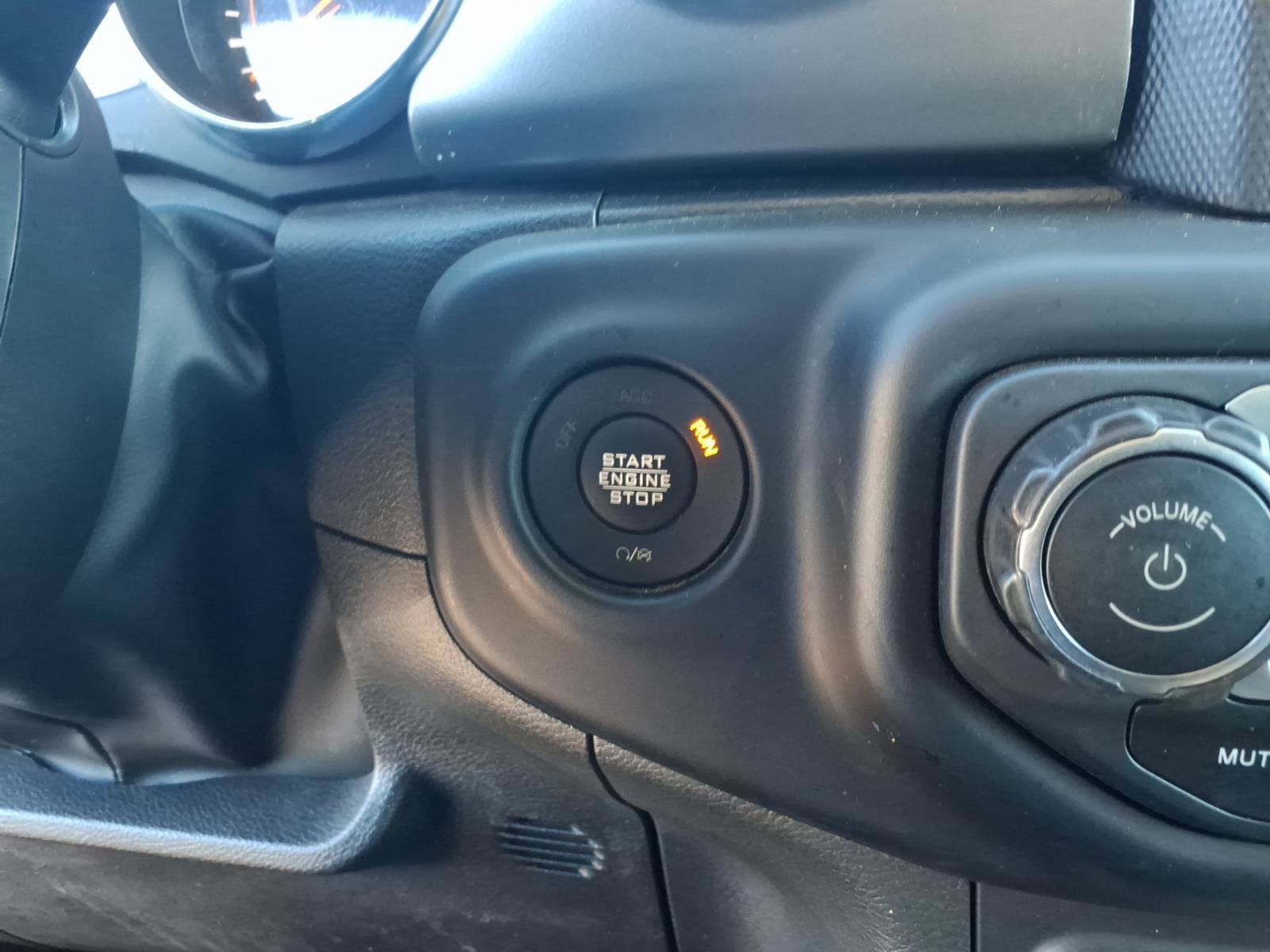 Used 2023 Jeep Gladiator Sport AWD/4WD image 21