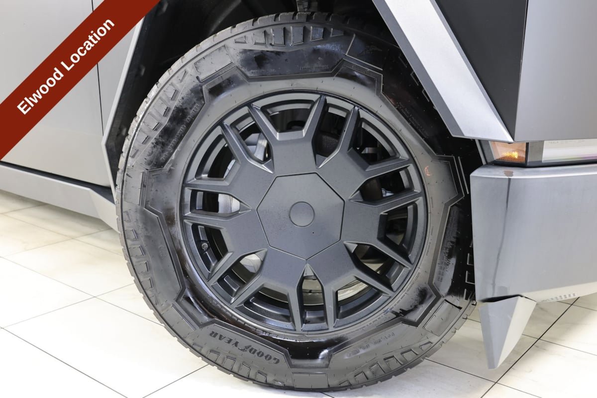 Used 2024 Tesla Cybertruck AWD Crew Cab image 14