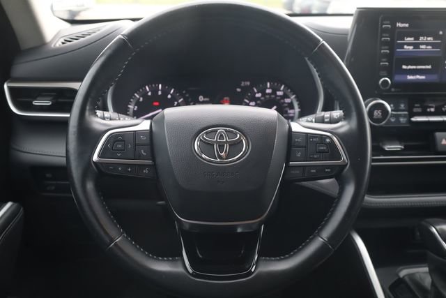 Used 2021 Toyota Highlander XLE AWD/4WD image 12