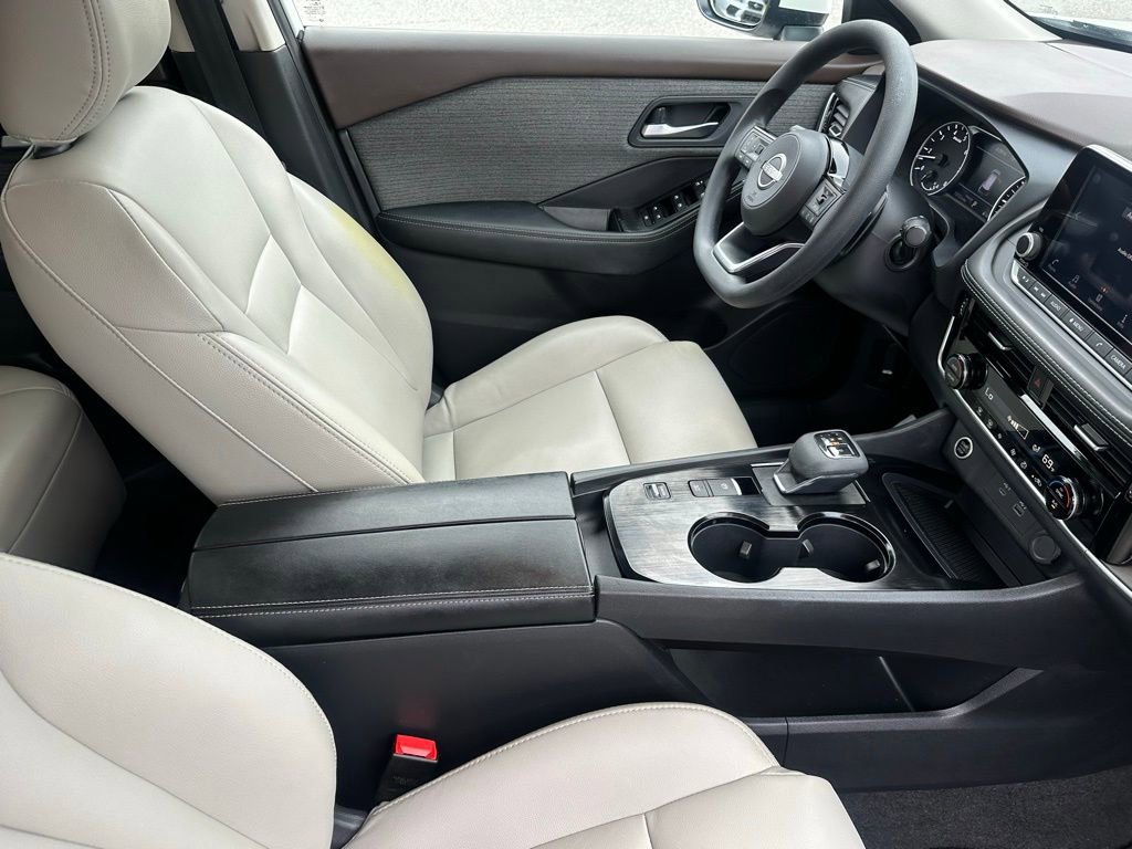 Used 2023 Nissan Rogue SV image 16