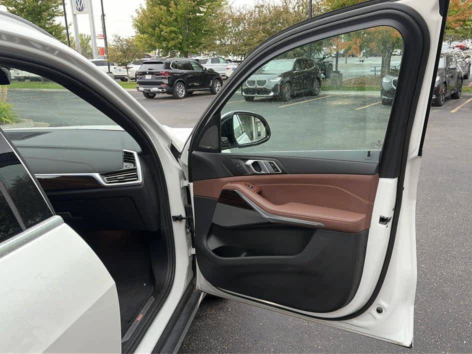 Used 2021 BMW X5 xDrive40i w/ Executive Package AWD/4WD image 4