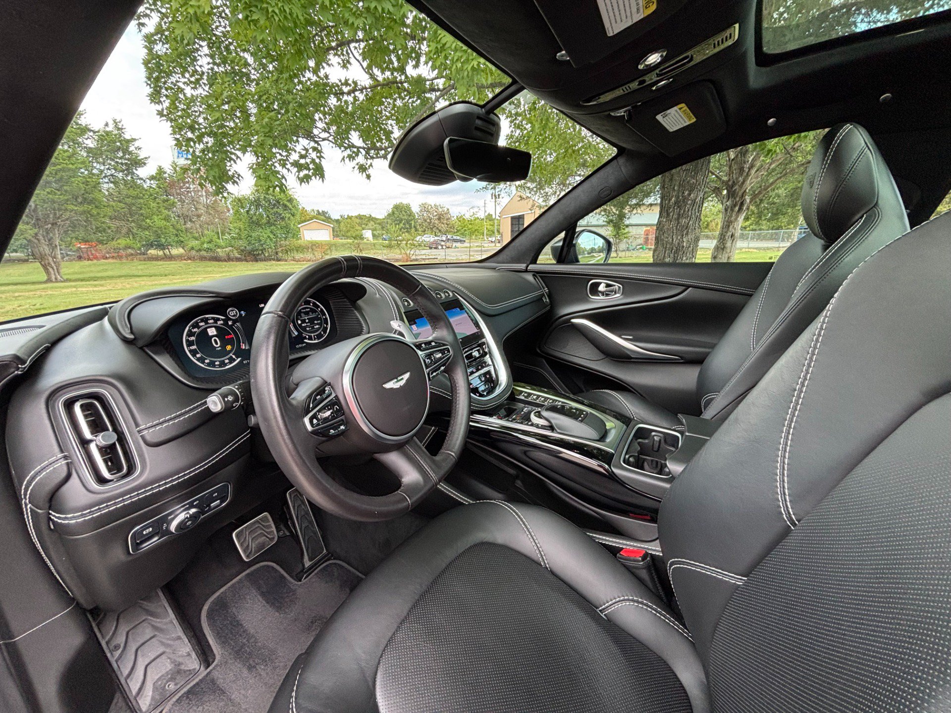 Used 2021 Aston Martin DBX AWD/4WD image 10