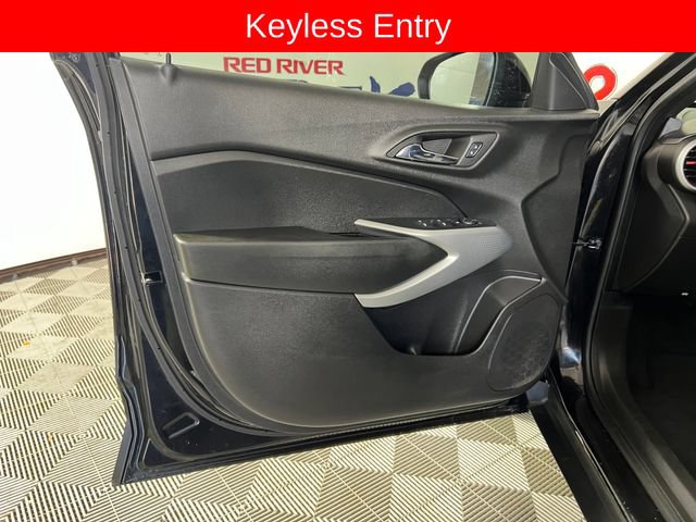 Used 2024 Chevrolet Trax RS w/ Sunroof Package FWD image 11