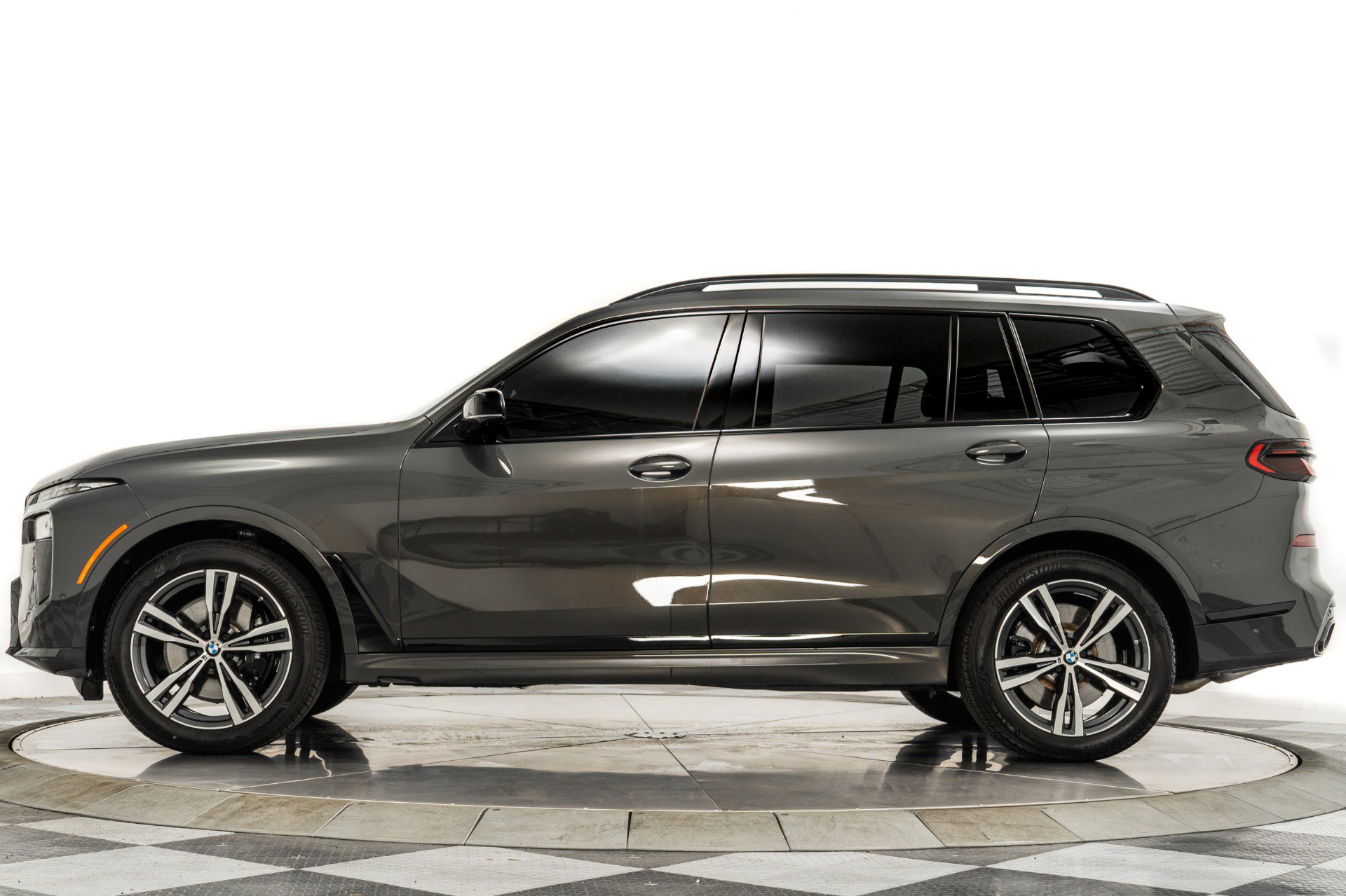Used 2025 BMW X7 M60i image 6