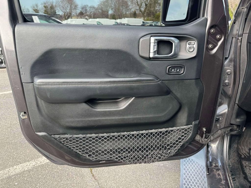 Used 2018 Jeep Wrangler Unlimited Sahara image 18