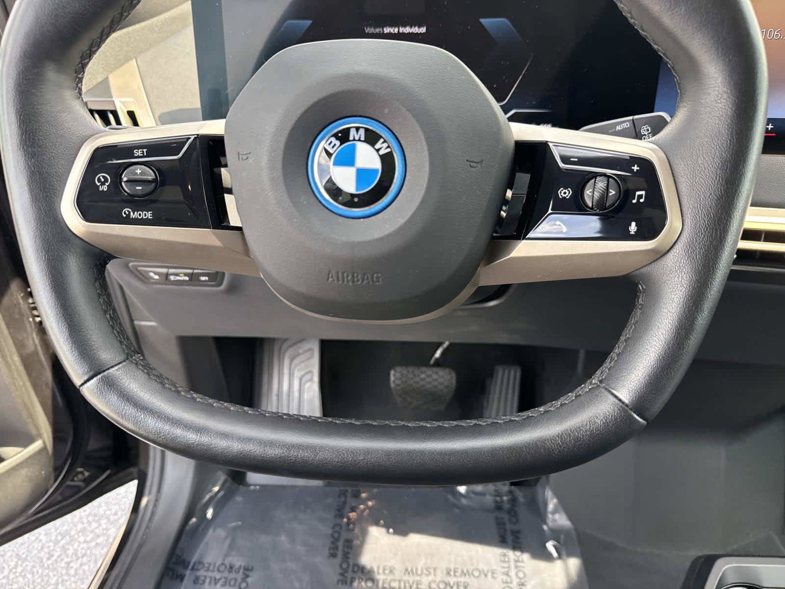 Used 2024 BMW iX xDrive50 w/ Premium Package AWD/4WD image 18