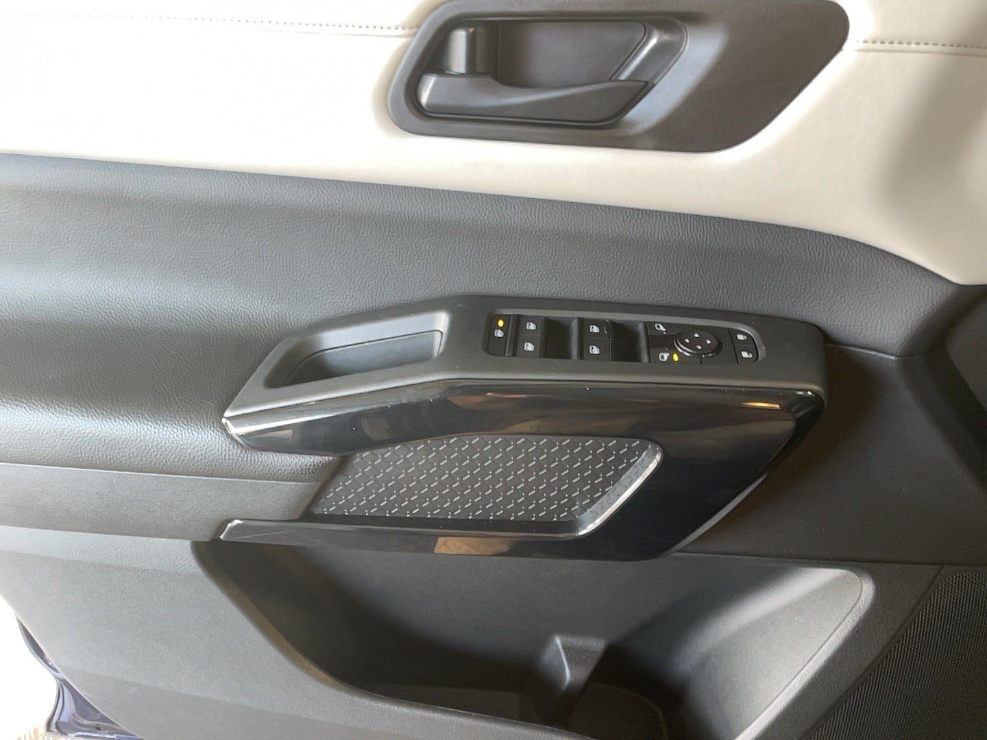 Used 2024 Nissan Pathfinder SV w/ Cargo Package AWD/4WD image 12