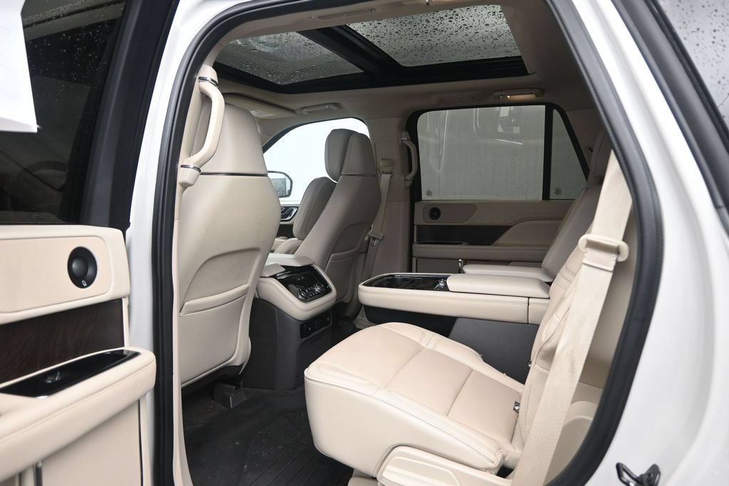 Used 2019 Lincoln Navigator Reserve AWD/4WD image 26