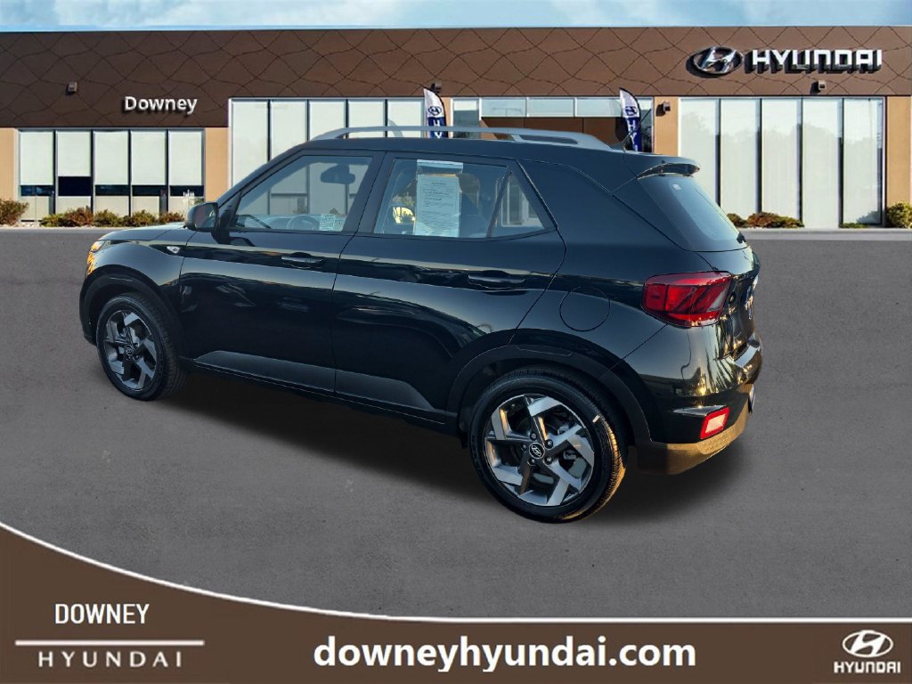 Used 2025 Hyundai Venue SEL FWD image 3