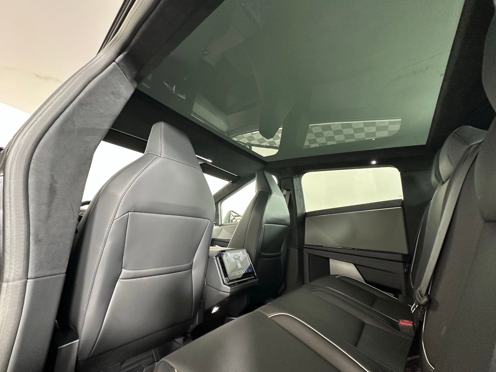 Used 2025 Tesla Cybertruck AWD Crew Cab image 6