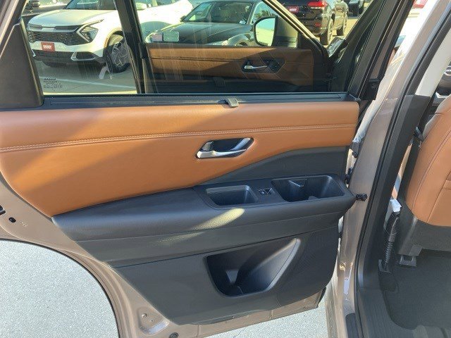 Used 2024 Nissan Pathfinder Platinum w/ Cargo Package image 24