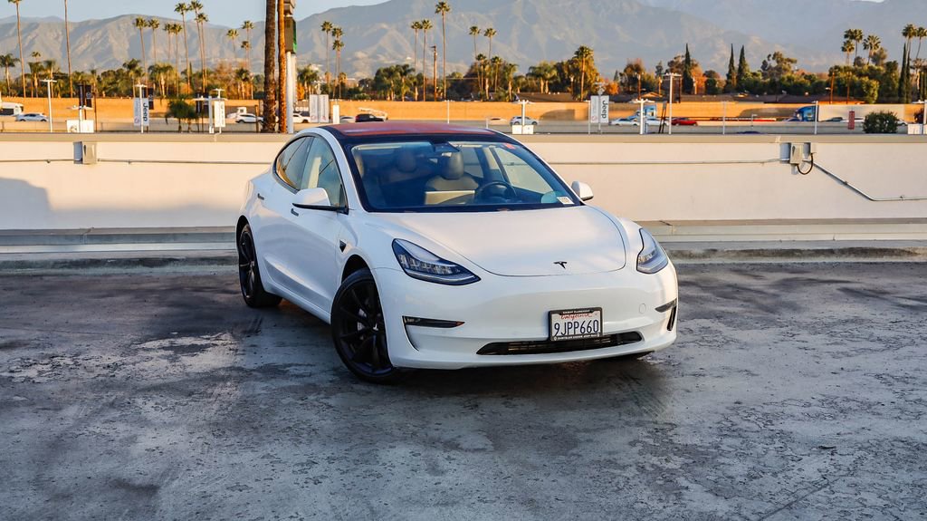 Used 2018 Tesla Model 3 image 1