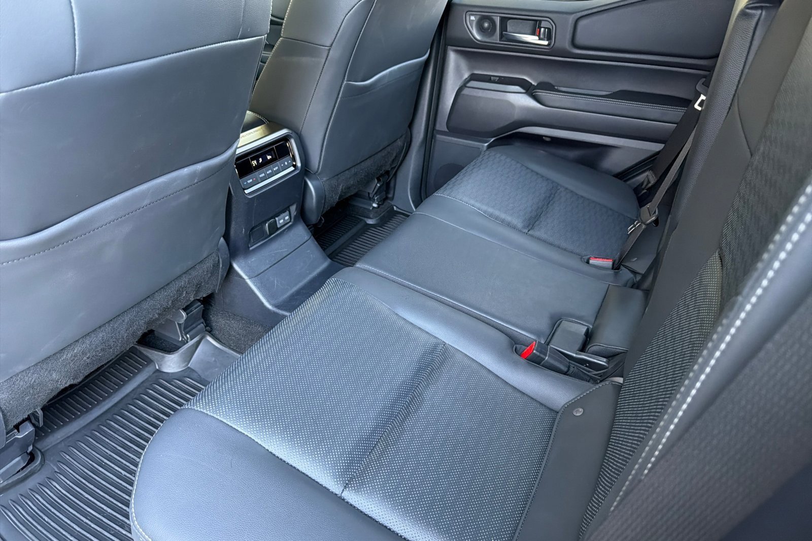 Certified 2025 Toyota Land Cruiser image 11