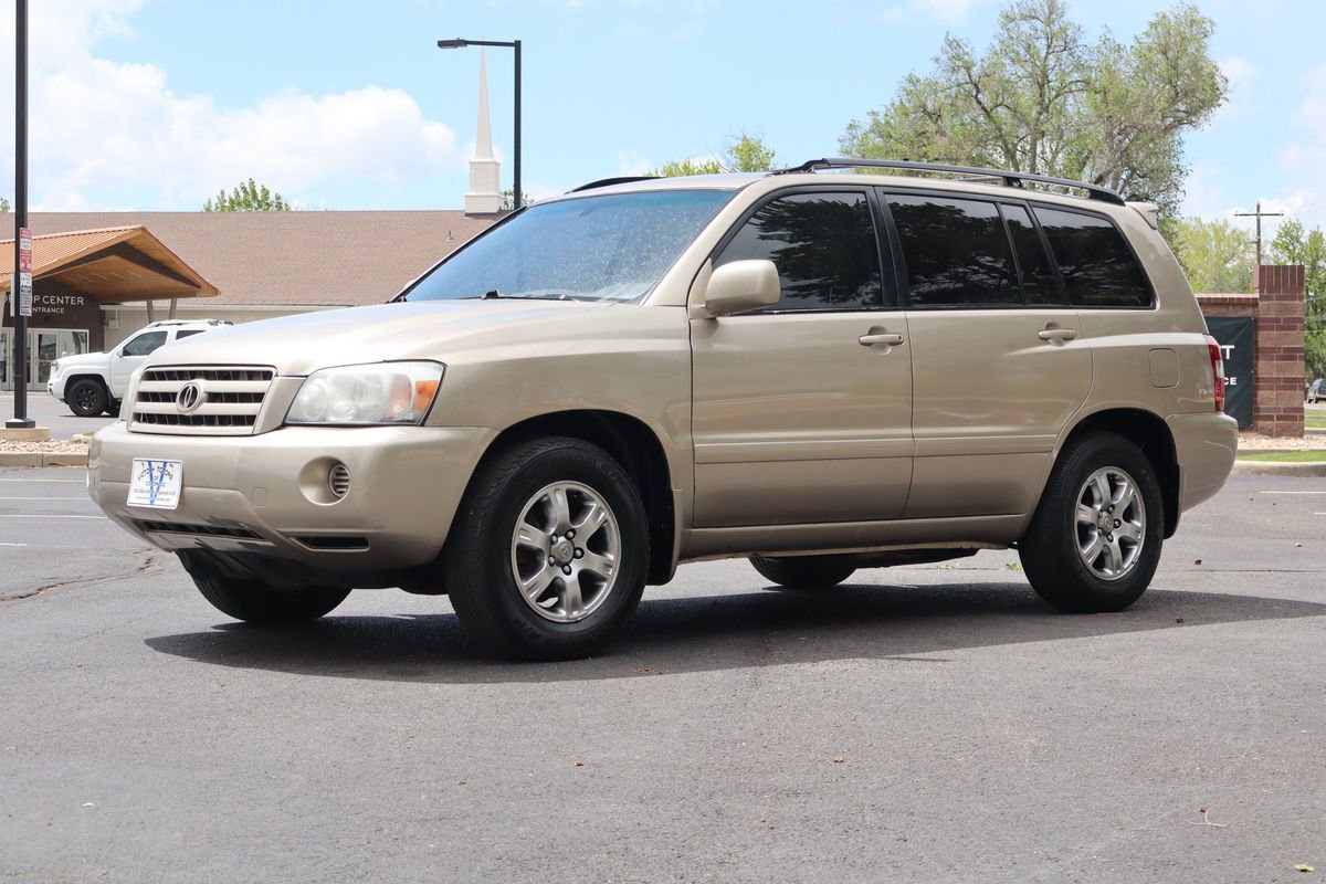 Used 2005 Toyota Highlander 2WD V6 w/ 3rd Row image 11