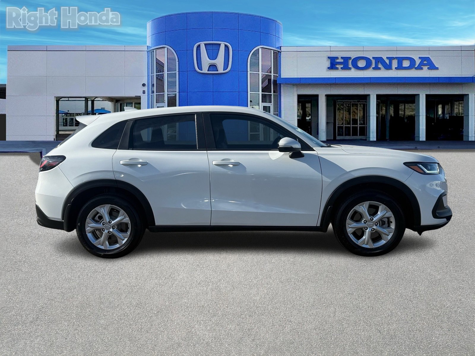 Used 2023 Honda HR-V LX image 9