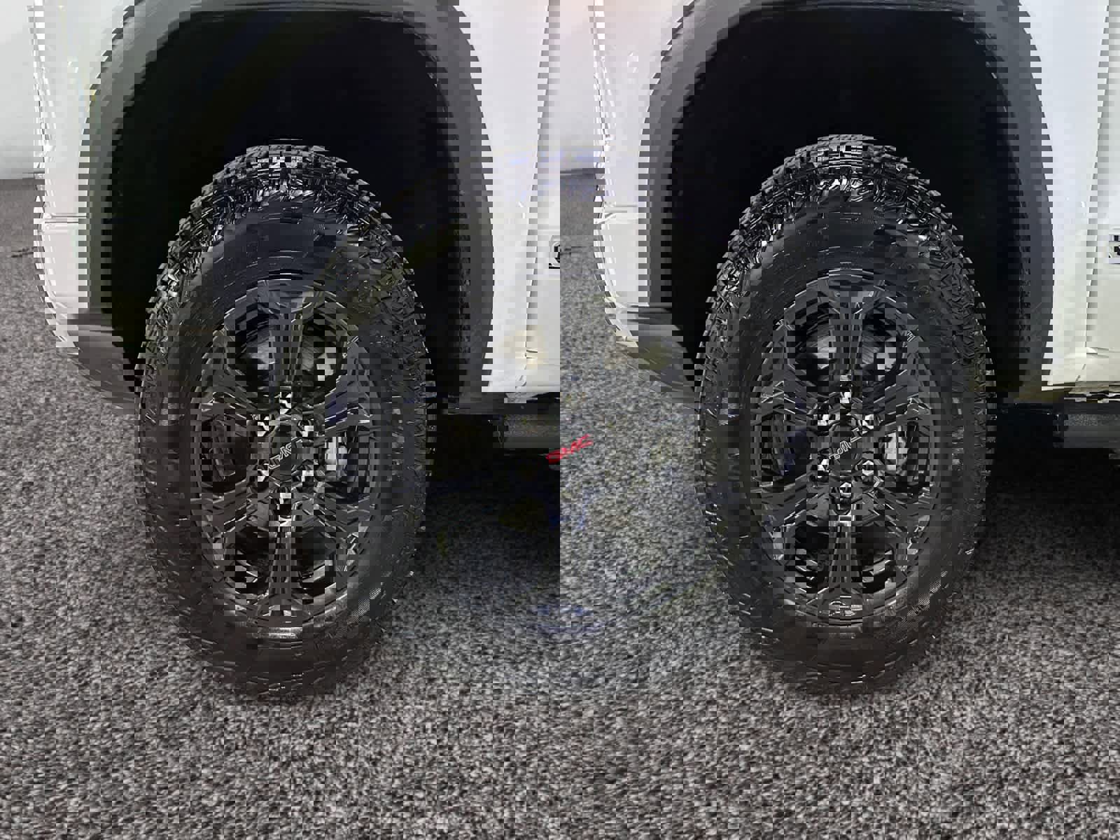 Used 2025 GMC Canyon Elevation image 18