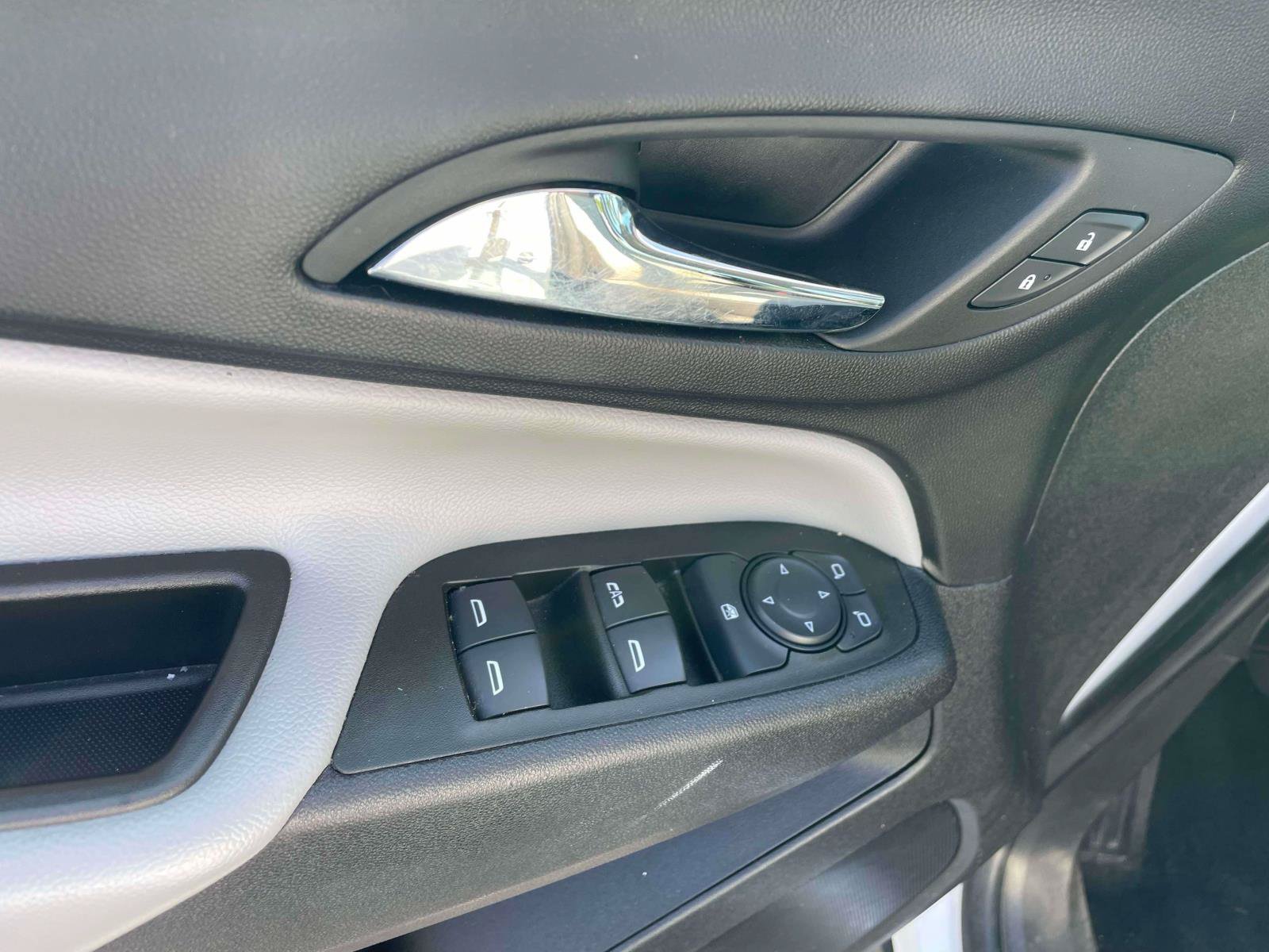 Used 2023 Chevrolet Equinox LS FWD image 12