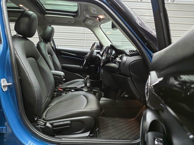 Used 2024 MINI Cooper 4-Door Hardtop FWD image 15