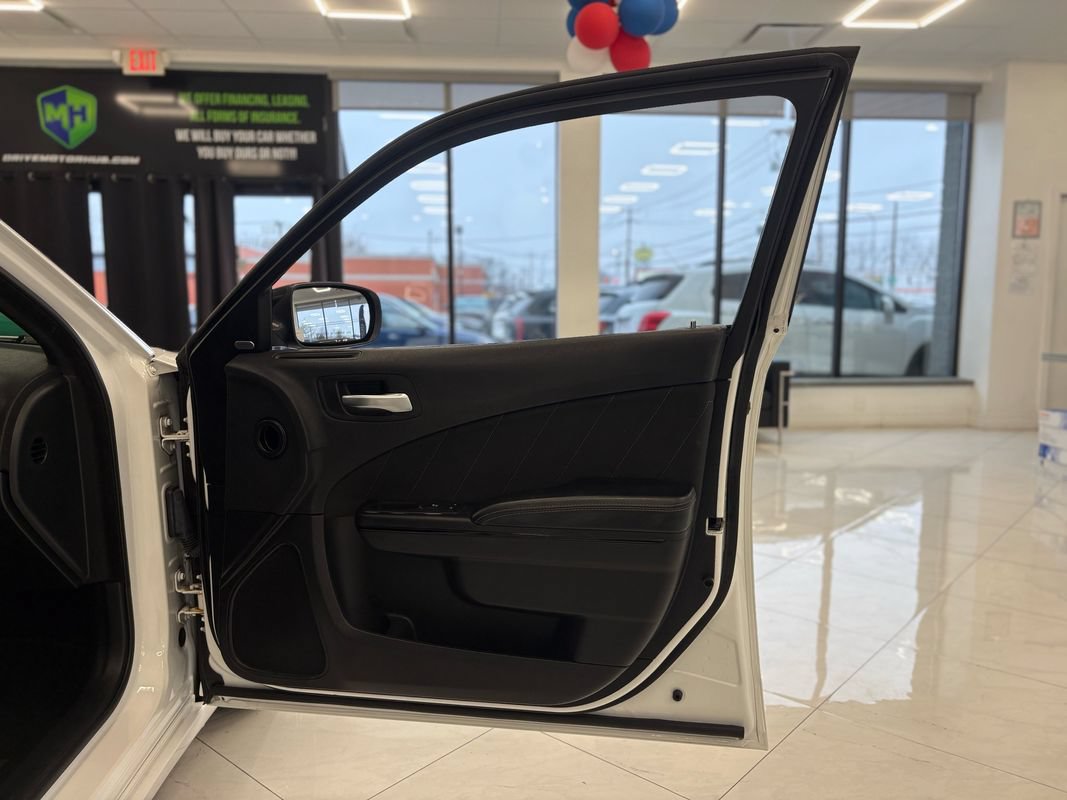 Used 2020 Dodge Charger SXT w/ Blacktop Package AWD/4WD image 38