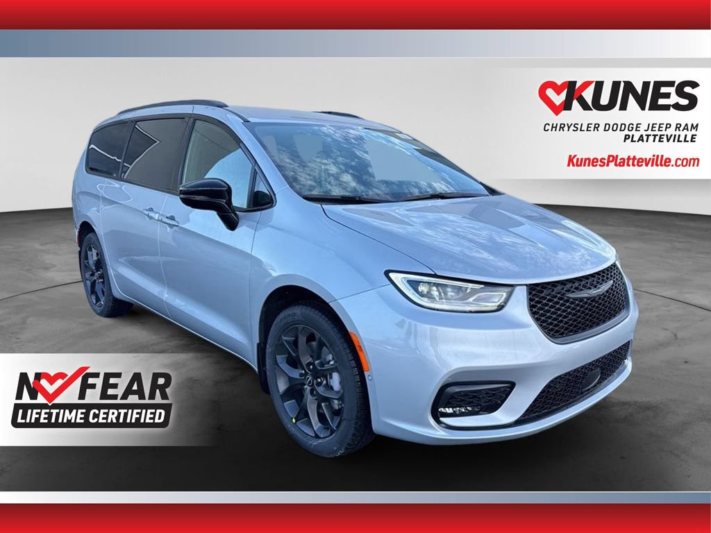 New 2026 Chrysler Pacifica Select w/ S Appearance Package