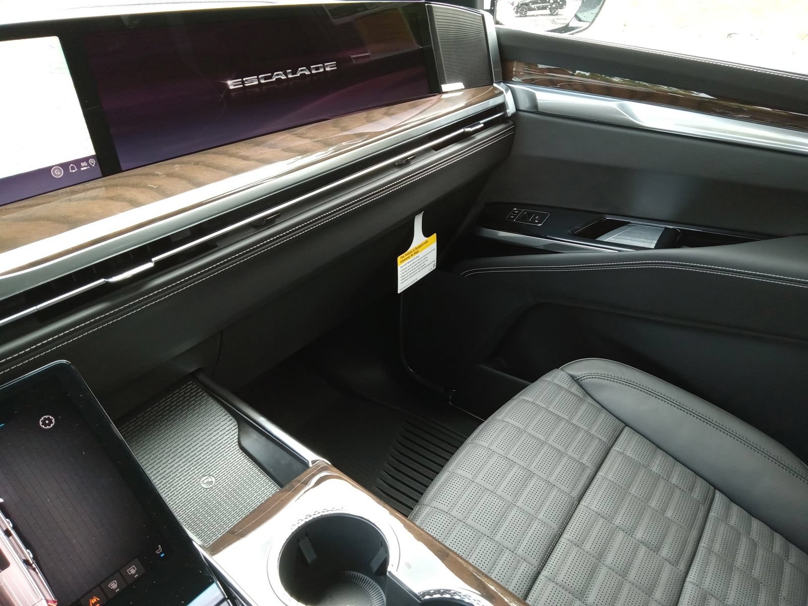 New 2026 Cadillac Escalade Platinum Sport w/ LPO, ONYX Package AWD/4WD image 20
