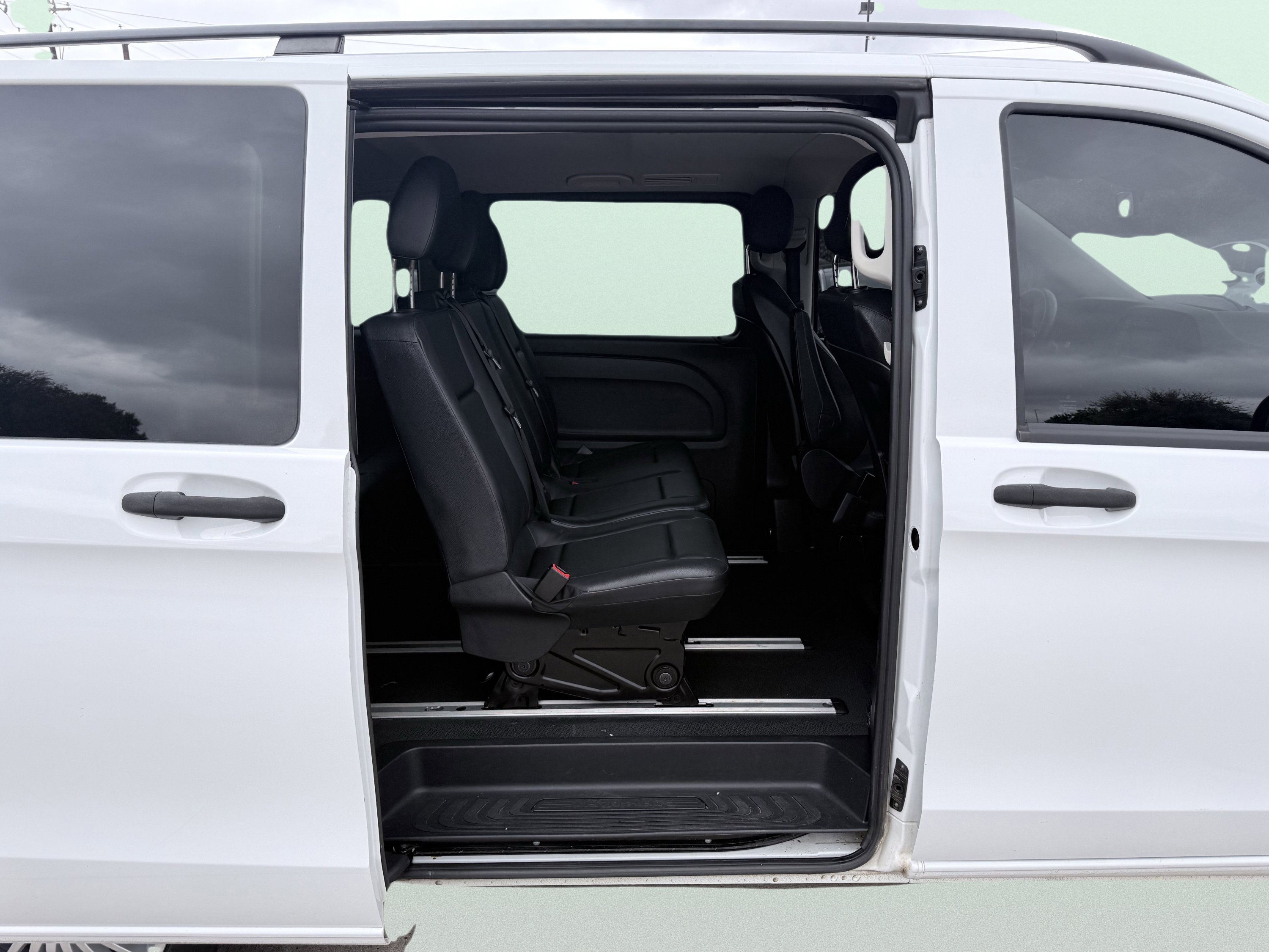 Used 2018 Mercedes-Benz Metris Passenger image 36