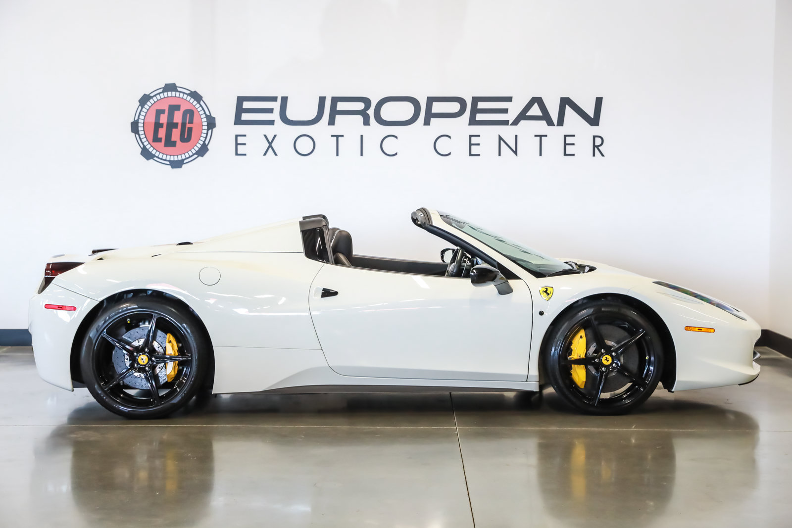 Used 2013 Ferrari 458 Spider RWD image 13