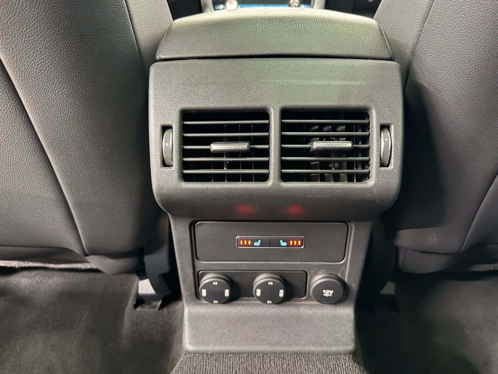 Used 2019 Jaguar F-PACE Premium image 42