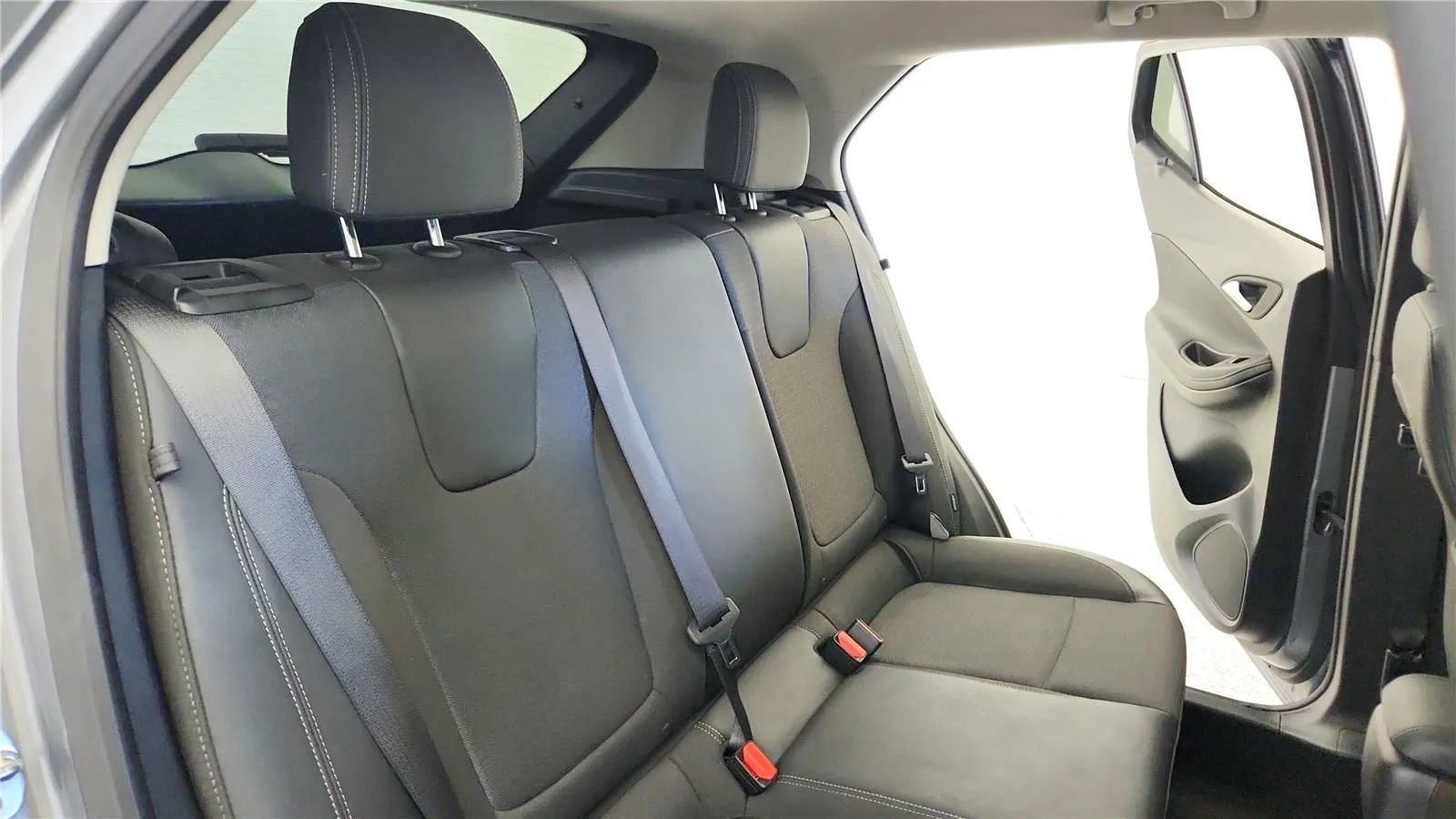 Used 2025 Buick Encore GX Preferred FWD image 36