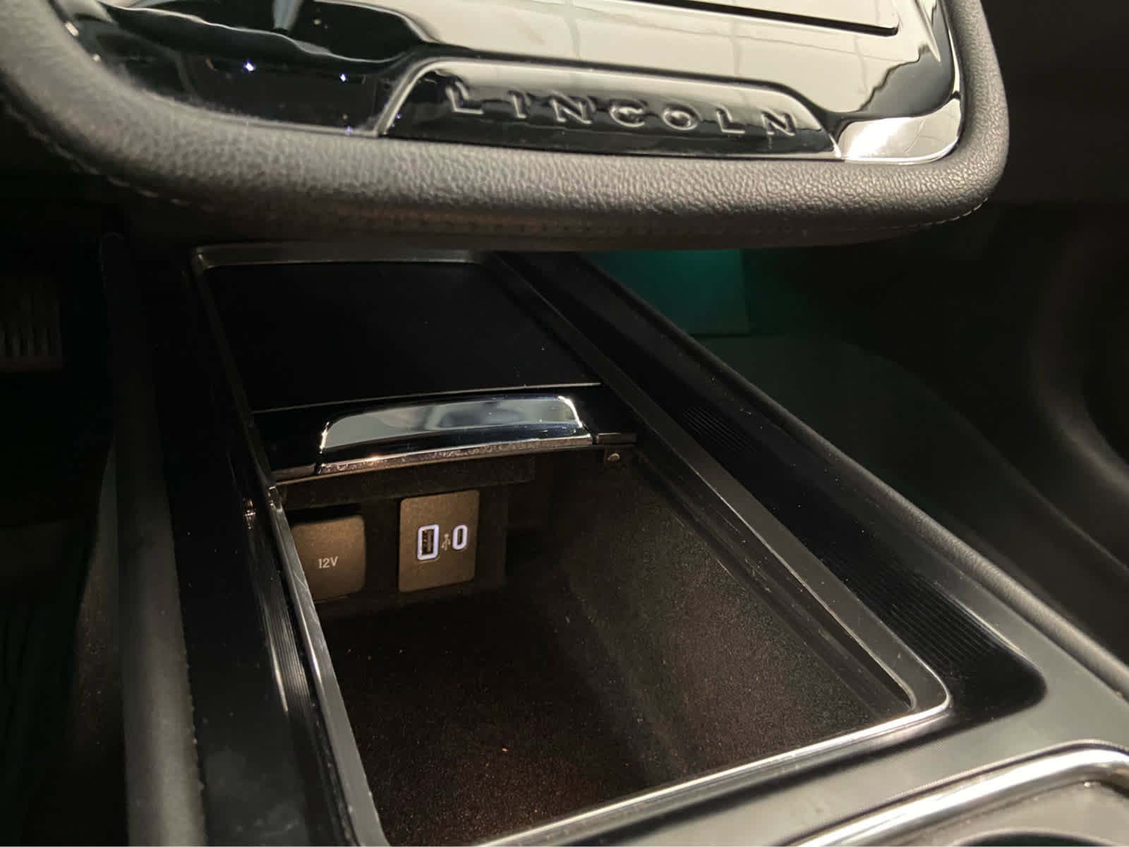 Used 2022 Lincoln Corsair AWD w/ Premium Package image 38