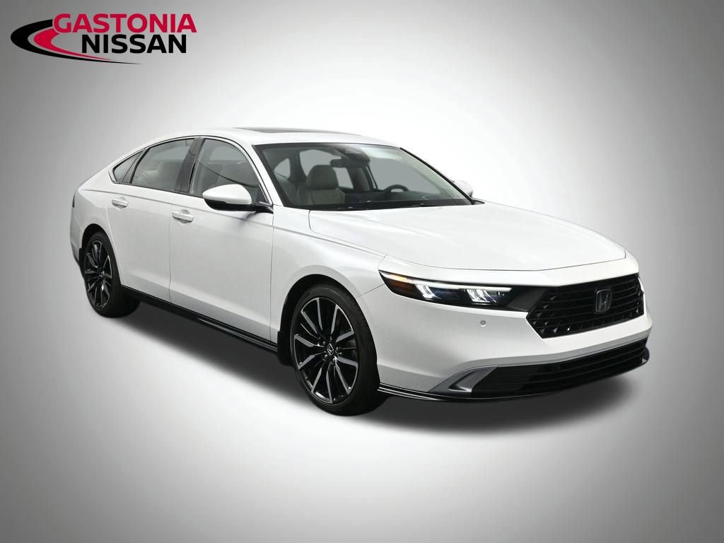 Used 2024 Honda Accord Touring image 2