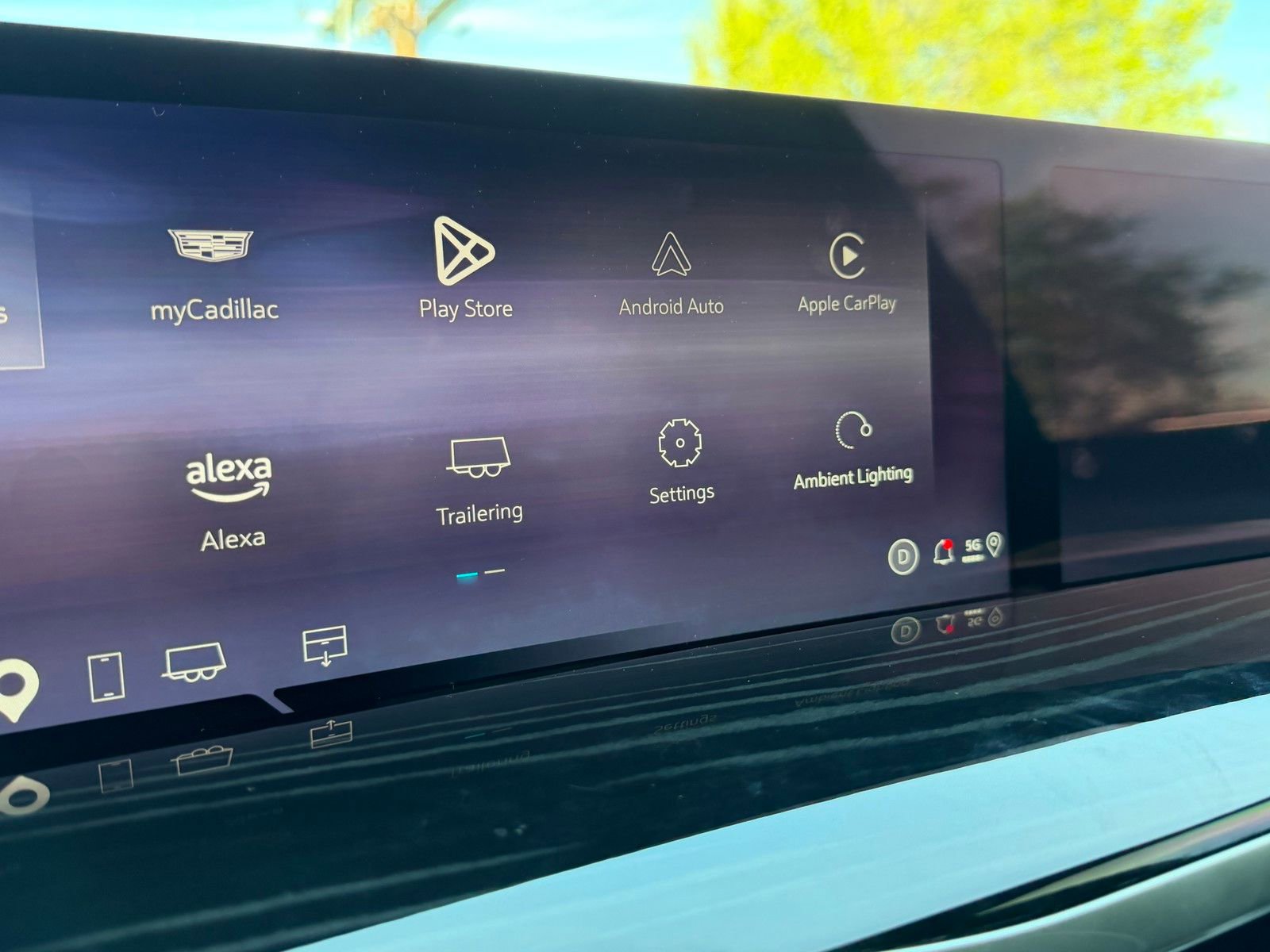 Used 2025 Cadillac Escalade ESV Sport w/ Touring Package image 17