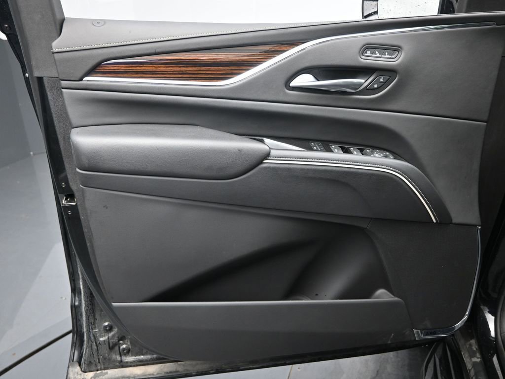 Used 2023 Cadillac Escalade ESV Premium Luxury image 27