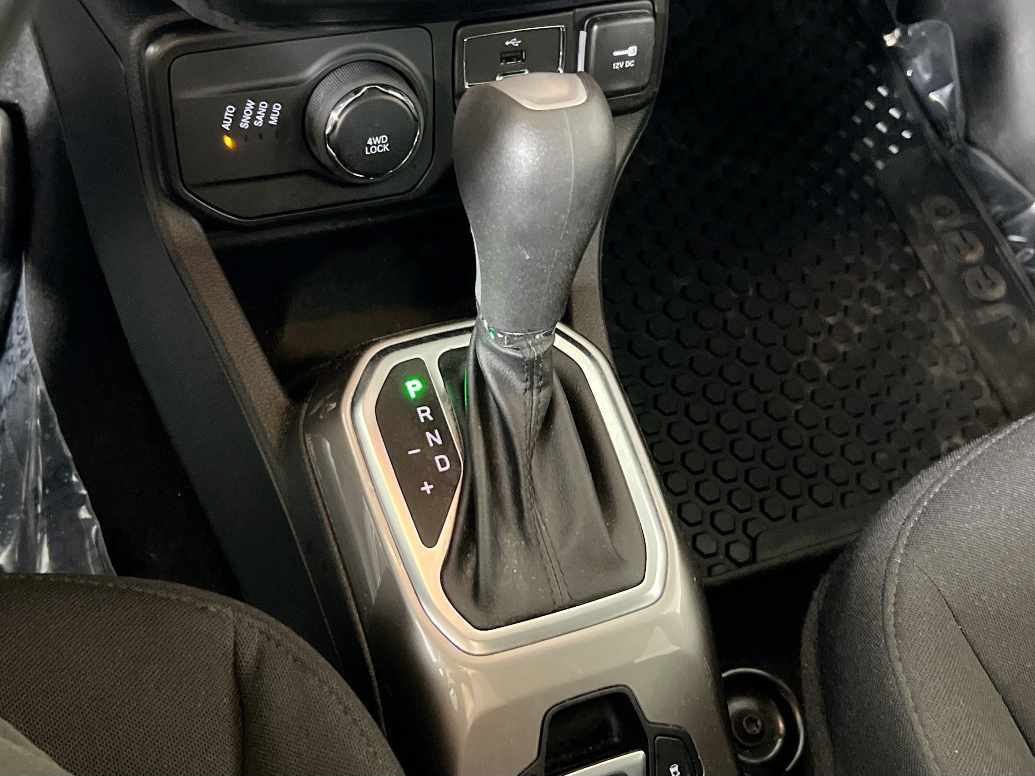 Used 2022 Jeep Renegade Latitude w/ Convenience Group AWD/4WD image 17