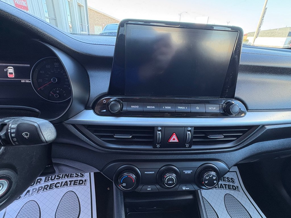 Used 2022 Kia Forte LXS FWD image 9