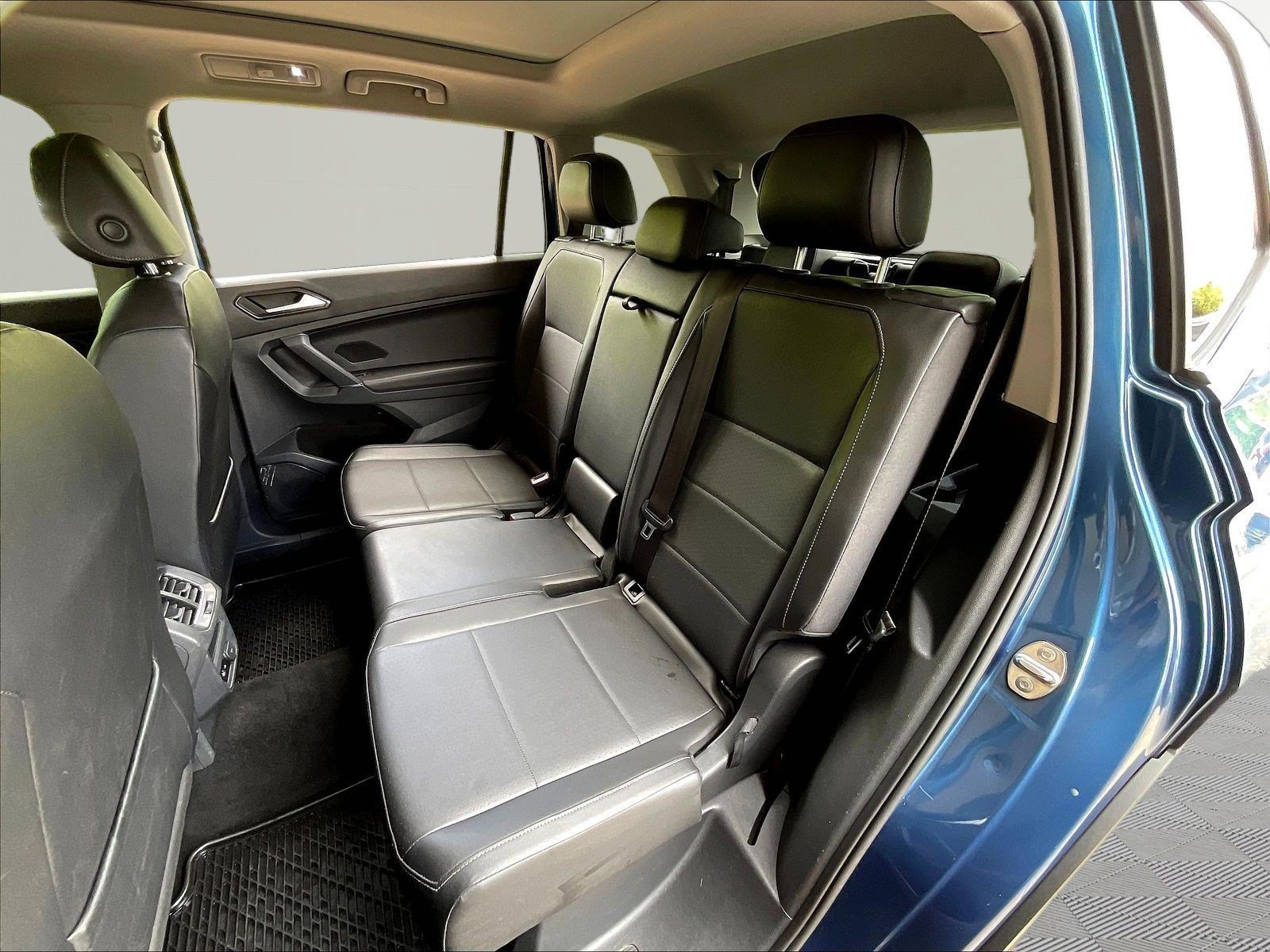 Used 2018 Volkswagen Tiguan SE w/ Panoramic Sunroof Package FWD image 21