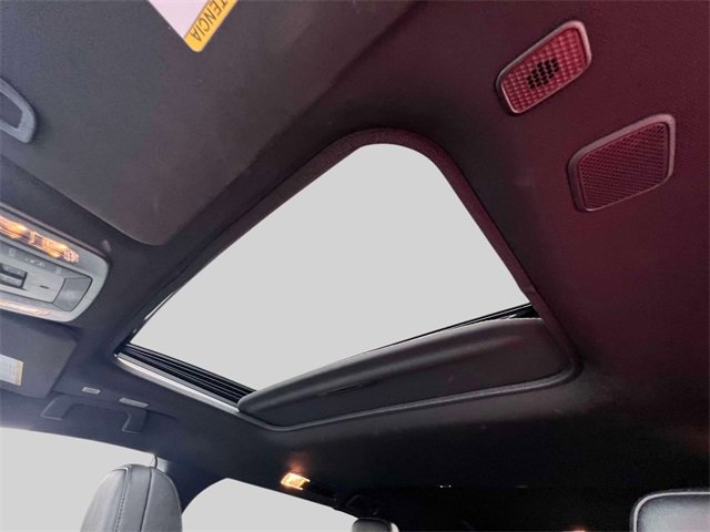 Used 2025 Toyota Sienna Platinum image 36