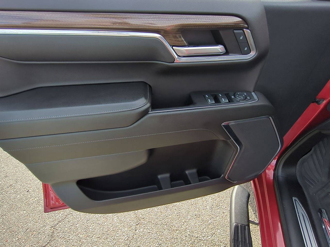 Certified 2024 Chevrolet Silverado 1500 RST AWD/4WD image 22