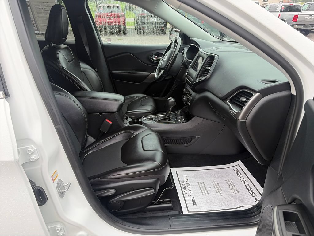 Used 2019 Jeep Cherokee Latitude Plus AWD/4WD image 38
