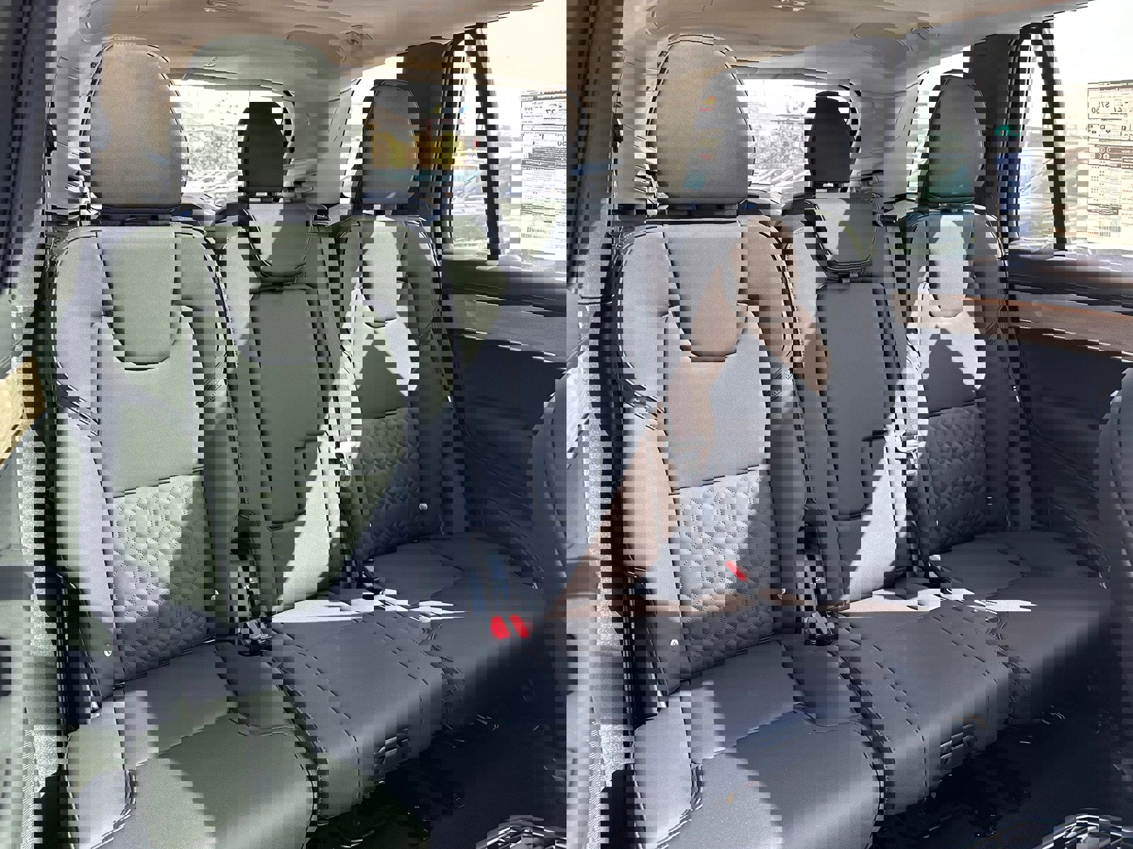 New 2025 Volvo XC90 T8 Plus w/ Protection Package Premier image 9