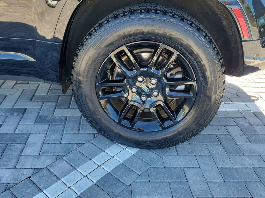 Certified 2024 Land Rover Defender 110 X-Dynamic SE image 13