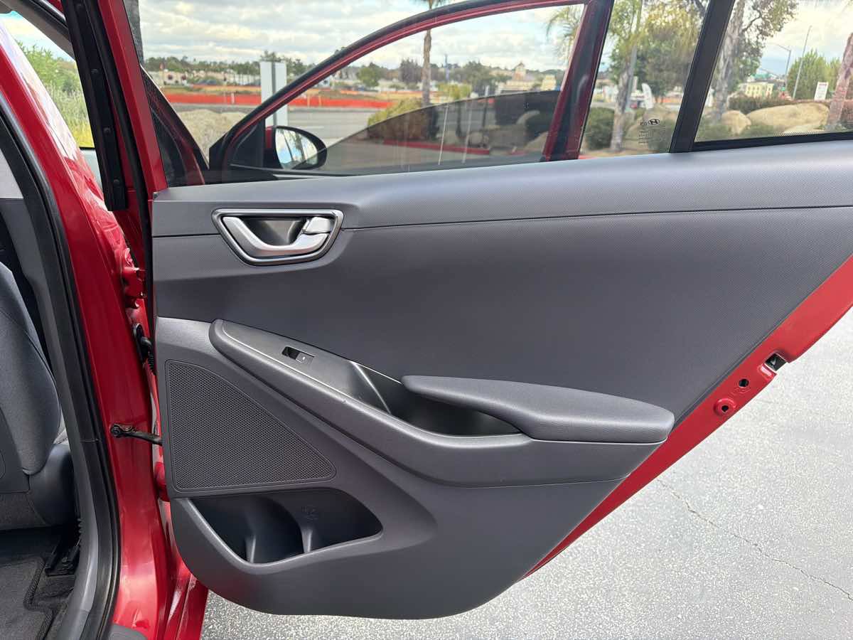 Used 2022 Hyundai Ioniq SE FWD image 44