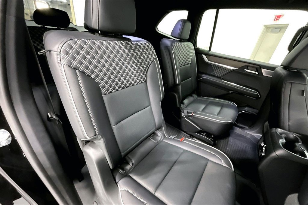 Used 2025 GMC Acadia Denali w/ Super Cruise Package FWD image 33