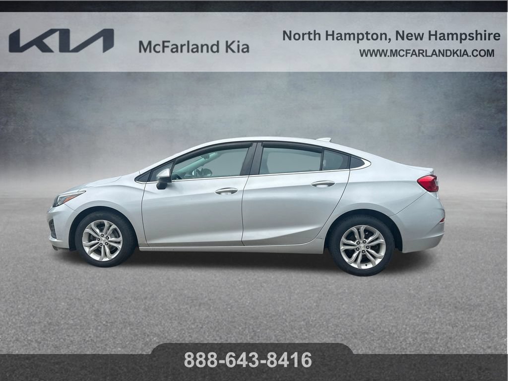 Used 2019 Chevrolet Cruze LT w/ Convenience Package FWD image 3