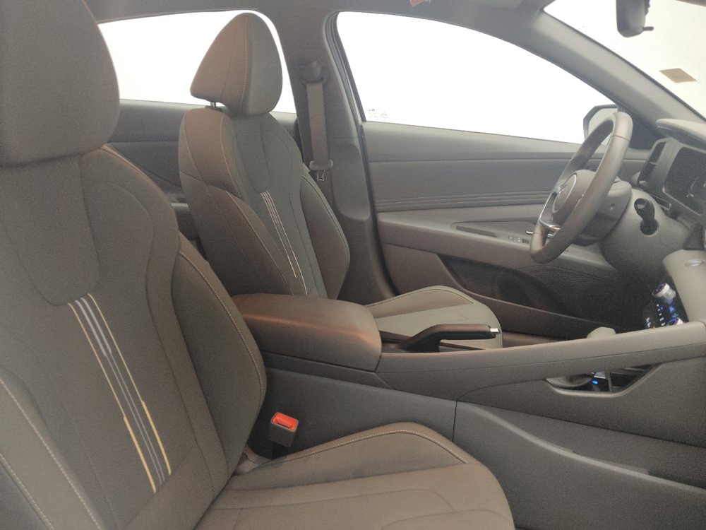 Used 2025 Hyundai Elantra Sport FWD image 21
