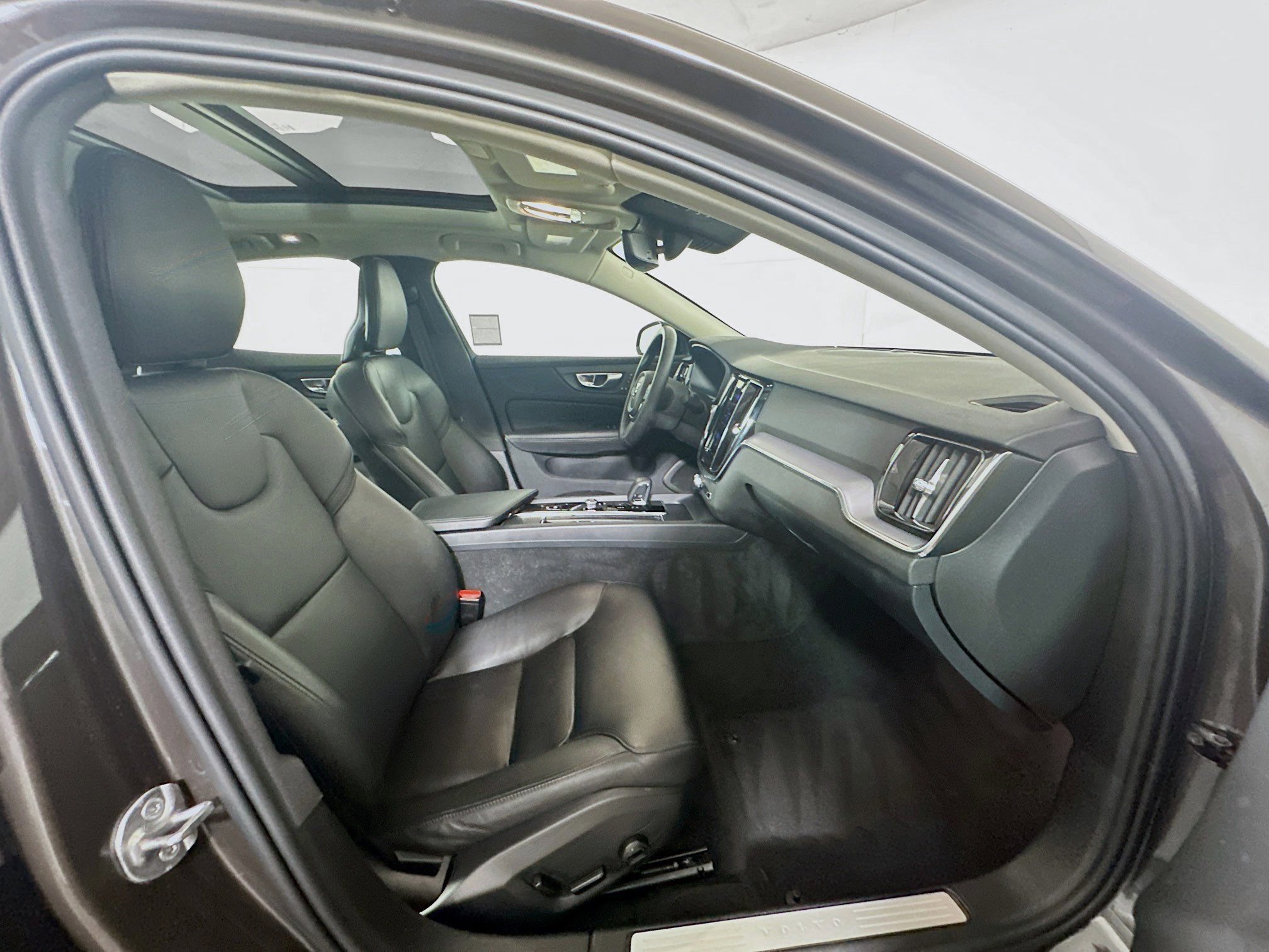 Used 2025 Volvo S60 B5 Core image 31