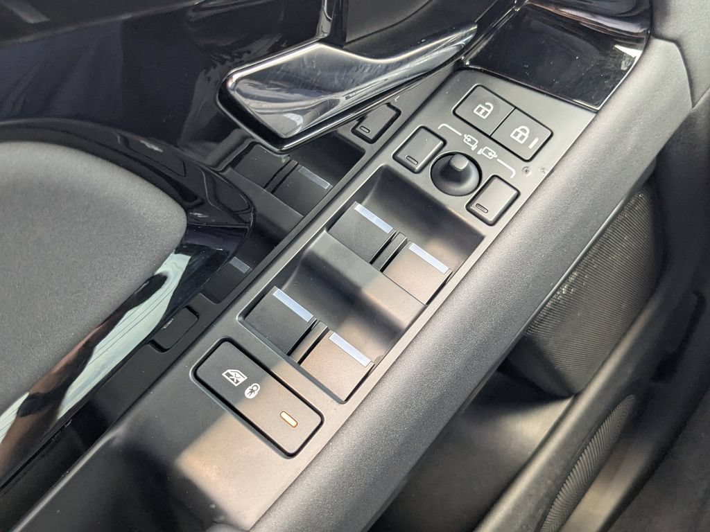 Used 2025 Land Rover Range Rover Evoque Dynamic SE AWD/4WD image 23